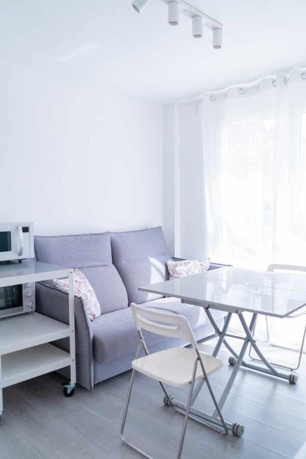 1 Room Pedregalejo Малага Екстериор снимка